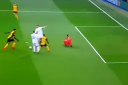 Hij mocht dan wel buitenspel staan, maar Aubameyang werkt wel hemels af (video)