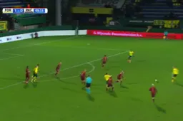 Nieuwe Ajax-aanwinst Perr Schuurs maakt twee wereldgoals in één wedstrijd (video)