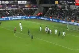 De Bruyne knalt vrije trap héérlijk binnen (video)