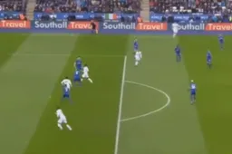 Benteke scoort en viert op deze zéér bijzondere manier (video)