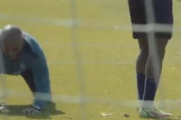 Vincent Kompany doet monden openvallen op training Anderlecht (VIDEO)