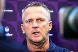 Van den Brom is het kotsbeu en gooit absolute sterkhouder uit de basis