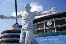 Ophef rond Club-fans die standbeeld Kompany 'onteren': "Staat hij nu te pissen?!"