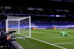 Iedereen is bezig over Thibaut Courtois: "Hoe doet hij dat?!" (VIDEO)