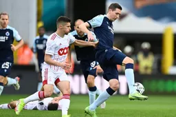 Blunderend blauw-zwart laat zich verrassen door Standard