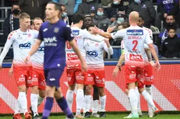 Slap Anderlecht laat zich met tien man ringeloren door KV Kortrijk