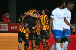 Gefrustreerd Genk bijt tanden stuk op tien man van KV Mechelen