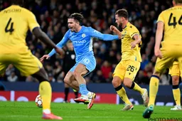 Eén Club-speler wordt bejubeld na prestatie tegen Manchester City