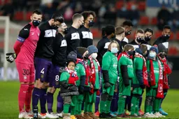 Anderlecht-fans halen één speler volledig onderuit: "Hij mag te voet naar huis"