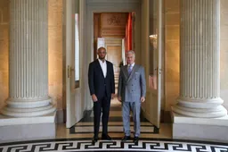 Vincent Kompany duikt plots op in het koninklijk paleis bij koning Filip