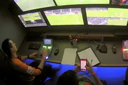 De maat is vol na meerdere grote VAR-flaters: “Wat is hier toch aan de hand?"