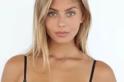 WK-WAG van de dag: Schaarsgeklede sexy Mishel vuurt ploegmaats Courtois aan