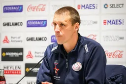 Timmy Simons trekt op vraag van Davy De fauw opnieuw zijn voetbalschoenen aan