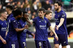 Anderlecht zorgt op spectaculaire wijze voor play-off-mirakel tegen Charleroi