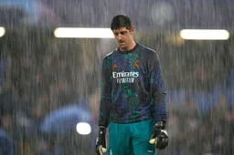 Geschokte Chelsea-fans moeten slikken bij het zien van doorregende Courtois