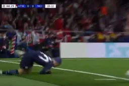 De Bruyne ziet potjes serieus overkoken tijdens Atletico-Man City (VIDEO)