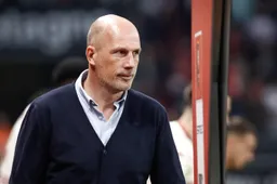 Ongeziene taferelen: Philippe Clement weet niet wat hij meemaakt (VIDEO)