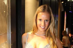 Sexy Joke van de Velde gaat uit de kleren en doet iedereen zweten: "Amai!"