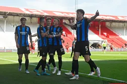 Club schrijft historie en pakt titel na spectaculaire ommekeer op veld Antwerp