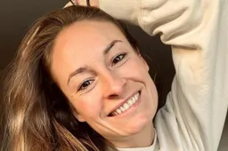 Red Flame Tessa Wullaert gaat er helemaal voor in bikini: "Uiterst knap!"