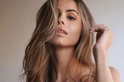 Ex-Wag Larissa de Castro toont veel bloot en doet voetbalfans zweten: "Jawadde!"