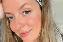 Elke Clijsters neemt naakt een selfie vlak voor ze in bad gaat