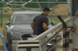 Ongeziene beelden: Club Brugge-voorzitter Bart Verhaeghe vlucht stadion uit