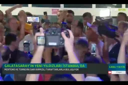 Ongezien: Kat Kerkhofs kan niet geloven wat Dries Mertens overkomt (VIDEO)