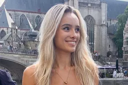 Amy Sonck doet in strak topje iedereen omkijken naar wulpse boezem: “Wow!”