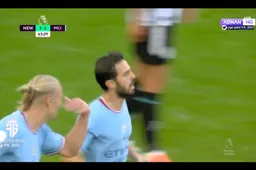 Kevin De Bruyne slaat ploegmaats en Premier League met verstomming (VIDEO)