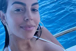 Ronaldo vindt troost in de geweldige boezem van zijn sexy WAG Georgina: "Bam!"