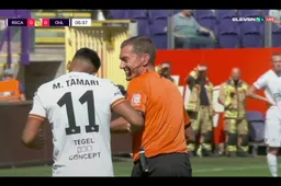 Scheidsrechter moet ongezien voorwerp van het veld halen tijdens Anderlecht-OHL