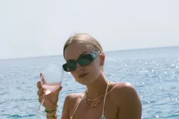 Antwerp-supporters verlekkeren zich aan bekende nieuwe WAG: "Zie haar doen!"