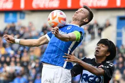 KRC Genk houdt leider Antwerp in het vizier na late penalty tegen KV Kortrijk