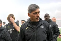 ‘Bestuur voert crisisberaad na vernedering en neemt beslissing over Felice Mazzu’