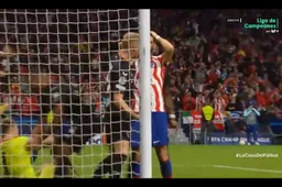 Nieuwe onthutsende beelden onthuld na penaltymisser Carrasco: "WTF?!" (VIDEO)