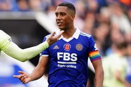 Youri Tielemans kan echt niet geloven wat De Bruyne hem plots aandoet (VIDEO)
