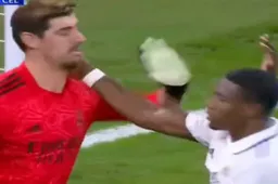 Real-doelman Thibaut Courtois doet alle monden in Europa openvallen (VIDEO)