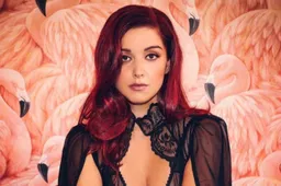 Lotte Vanwezemael geeft in zeer klein topje sexy boezem prijs: “Amai, Lotte!”