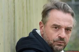 Antwerp-fan Tom Waes haalt ferm uit en maakt Rode Duivel met de grond gelijk