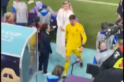 Gefrustreerde Courtois weet geen blijft met emoties en deelt plots slag uit (VIDEO)