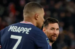 Iedereen is bezig over déze reactie van Kyllian Mbappé: "Zie hem toch doen!"