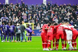 Sterkhouder gaat door het lint in Anderlecht-Antwerp: Dom rood verpest wedstrijd