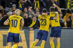 Union zorgt voor spektakel tegen Waregem en blijft zo KRC Genk onder druk zetten