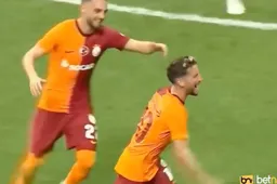 Dries Mertens doet alle monden openvallen met knotsgekke uithaal (VIDEO)