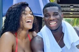 Tracy laat Onuachu en KRC Genk-fans verdrinken diepe decolleté: “Wow, sexy!”