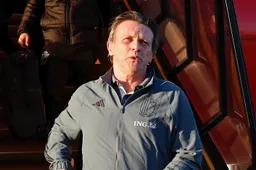 Straf: Rode Duivels om déze onverwachte reden 'vastgehouden' in Zweden