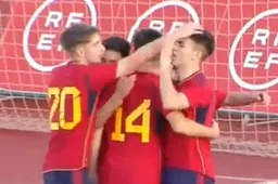 Club-fans kijken met grote ogen naar kersvers toverend supertalent (VIDEO)