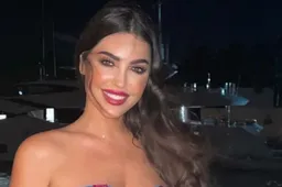 Yolanthe Cabau trekt lekker niemendalletje aan en stelt haar borsten tentoon