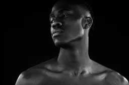 Onana doet met ontbloot lichaam fans in zwijm vallen: “Ik wil je baby’s!”